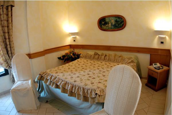Hotel Pace San Giovanni Rotondo Pokoj fotografie