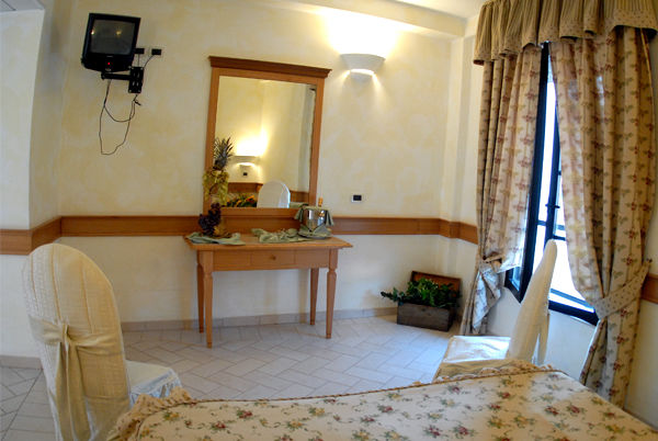 Hotel Pace San Giovanni Rotondo Pokoj fotografie