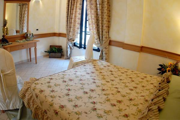 Hotel Pace San Giovanni Rotondo Pokoj fotografie